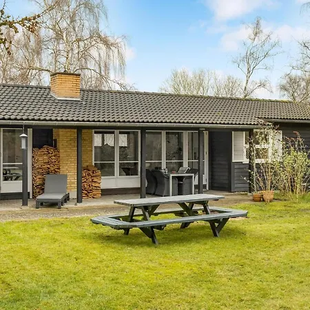 Σπίτι διακοπών Pet Friendly In With Kitchen Rødby