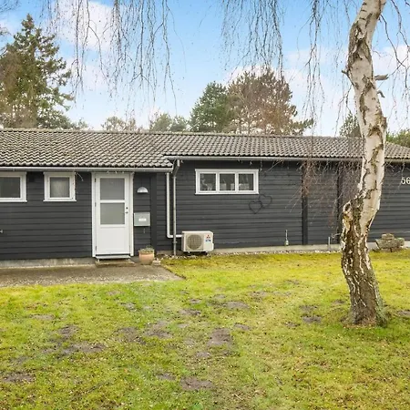 Pet Friendly In With Kitchen Holiday home *