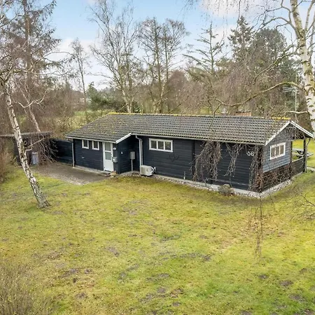 Pet Friendly In With Kitchen
